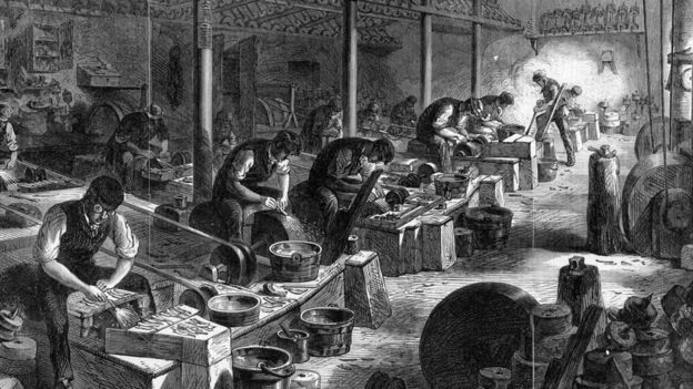 Ilustração de fábrica britânica do século 18, na Revolução Industrial